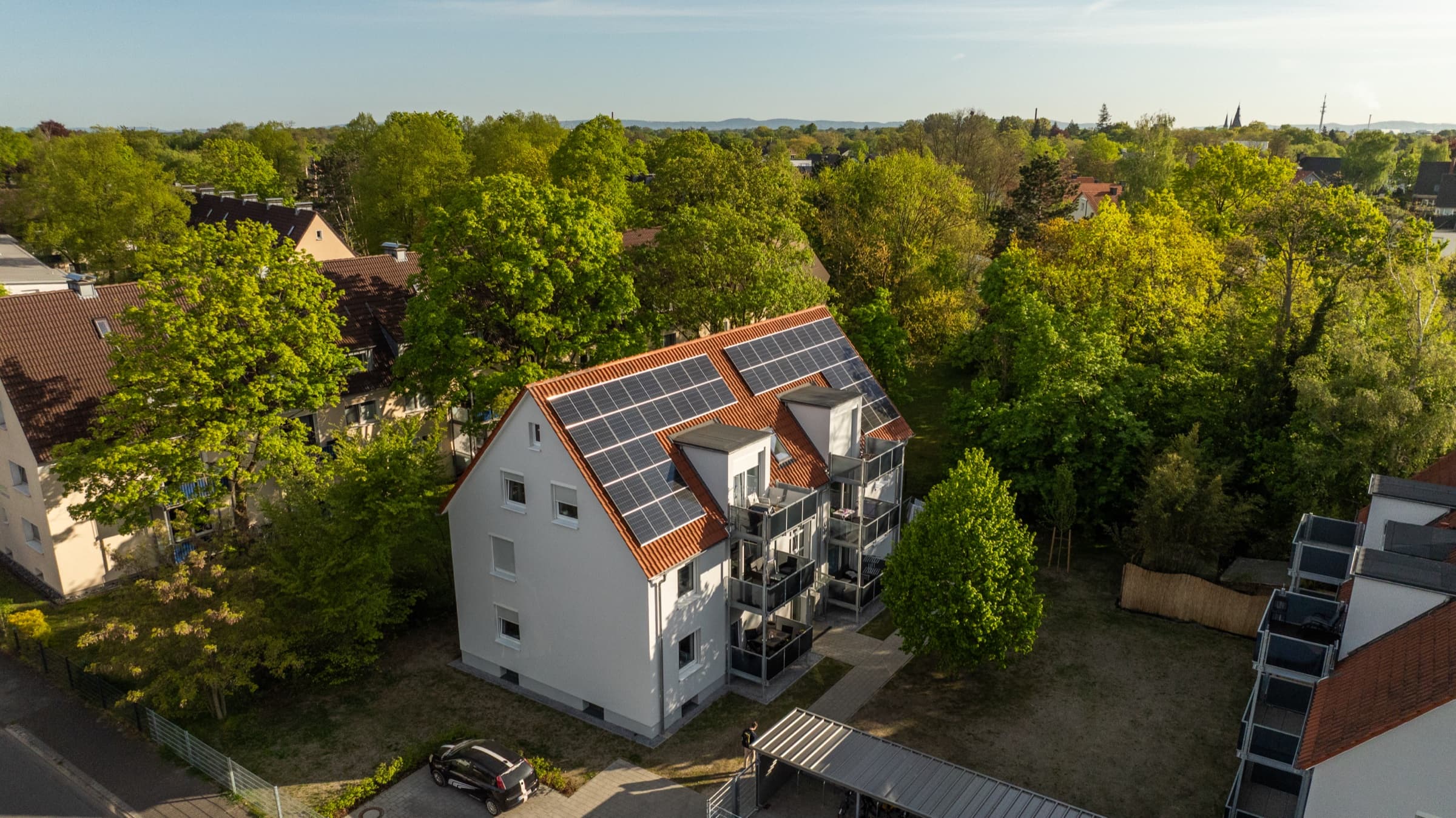 Drohnenfoto Mehrfamilienhaus aus der Luft
