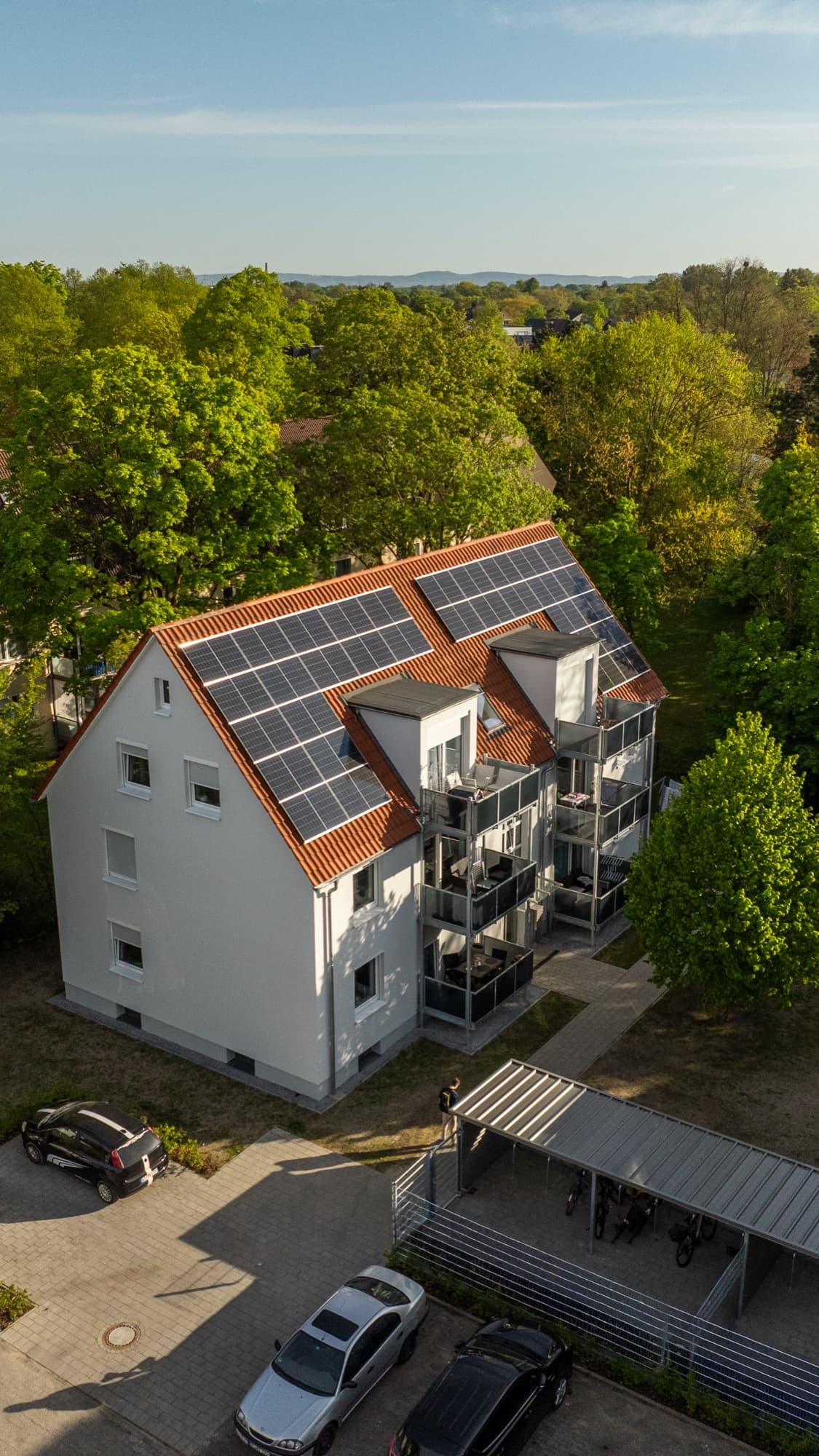 Drohnenfoto Mehrfamilienhaus aus der Luft